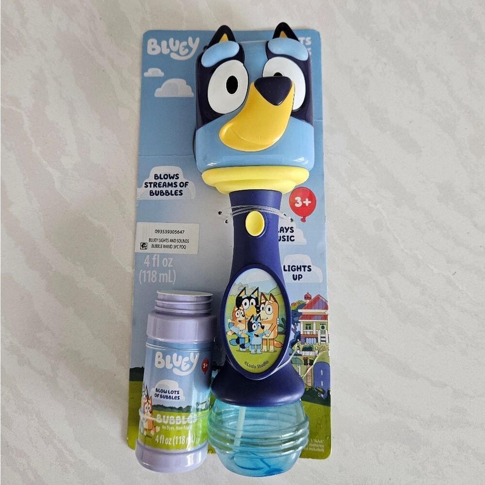Little Kids Bluey Light and Sound Musical Bubble Wand Includes Bubble Solution